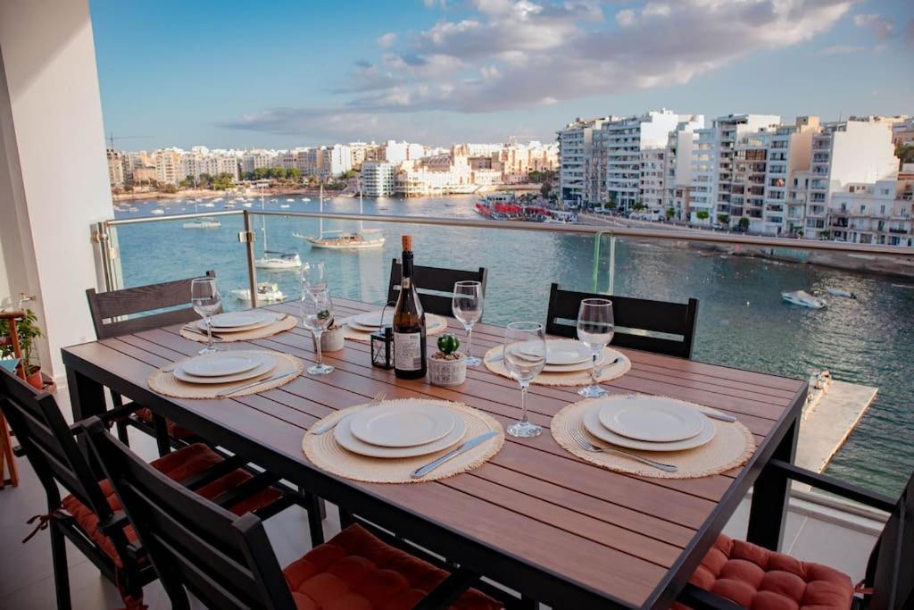 Seafront Two Bedroom Apartment San Ġiljan Kültér fotó