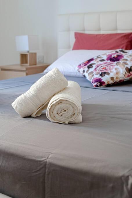 Seafront Two Bedroom Apartment San Ġiljan Kültér fotó