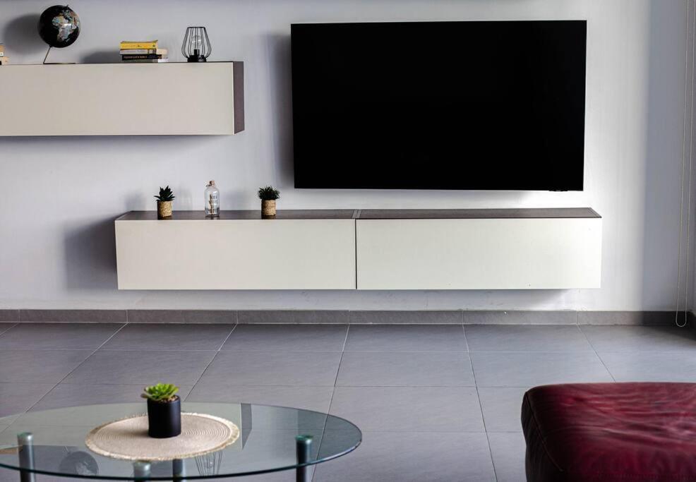 Seafront Two Bedroom Apartment San Ġiljan Kültér fotó